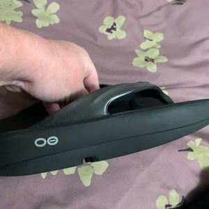 Oofos recovery sandals Women’s 9